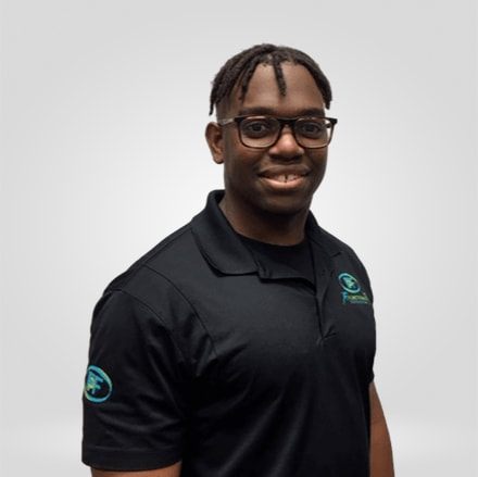 Headshot of Shaquille who is a personal trainer, group fitness instructor and spinning instructor.